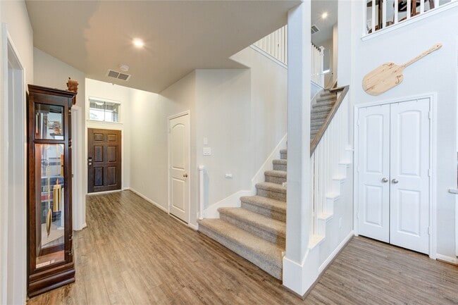 Building Photo - 30434 Butternut Oak Ln