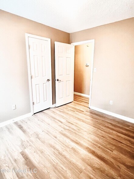 Building Photo - 9453 Wickfield Cove