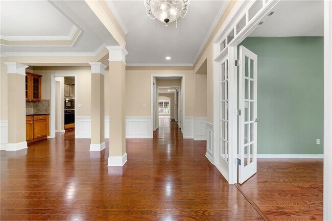 Building Photo - 232 Begonia Ct