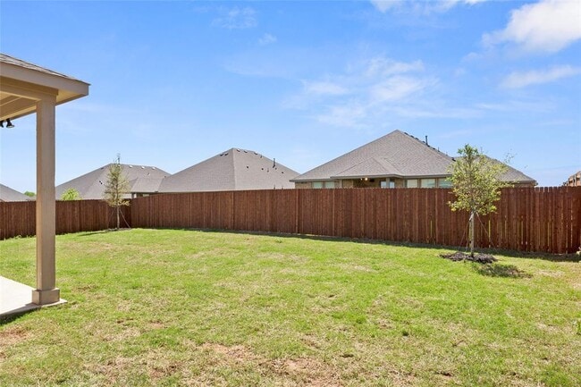 Building Photo - 1105 Whispering Hl Dr