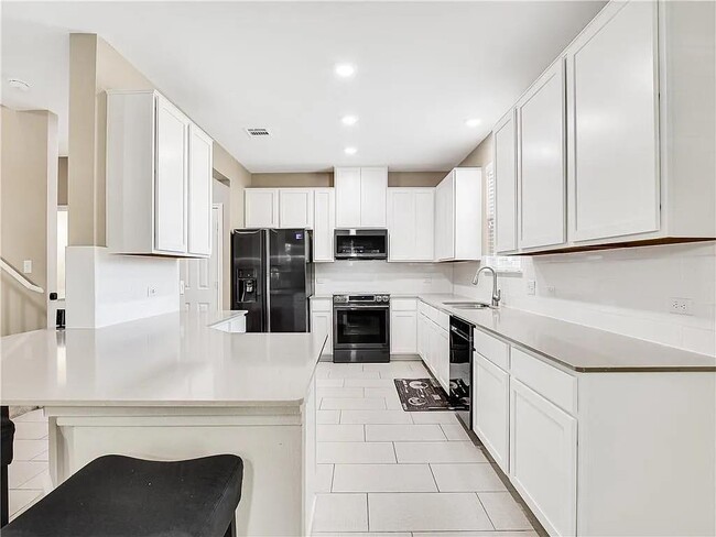Building Photo - 808 Sandhill Branch Dr