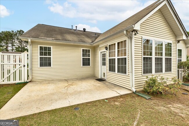 Building Photo - 1033 Pinehurst Dr
