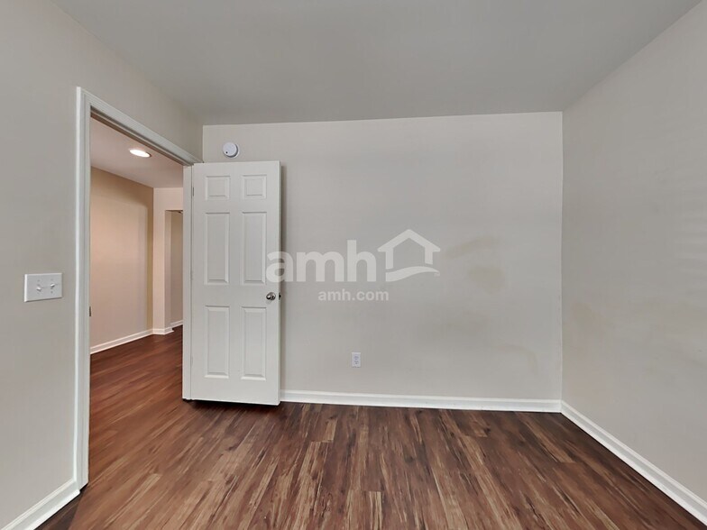 Building Photo - 1140 Moss Grove Dr