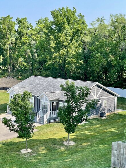 Beautiful quiet setting, private drive, no through traffic - 891 Old Vinton Mill Rd NE Unit B