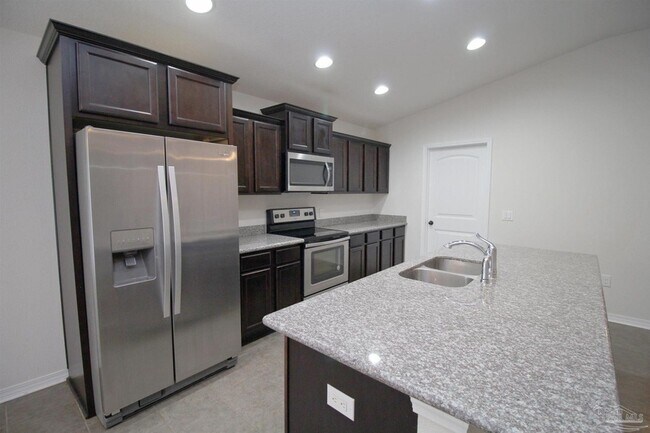 Building Photo - 5621 Peach Dr