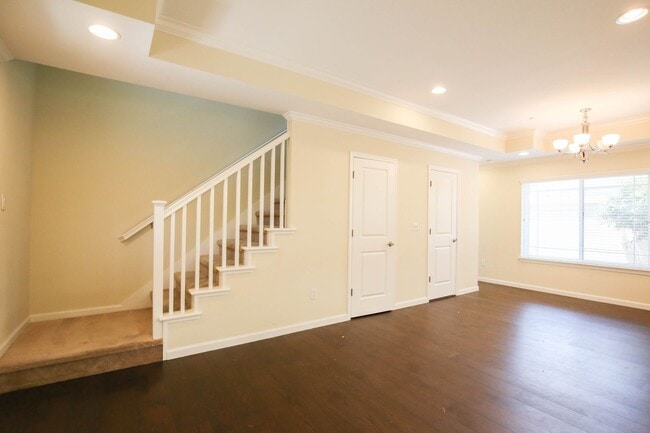 Building Photo - Newer Contemporary Home for Rent - Conveni...