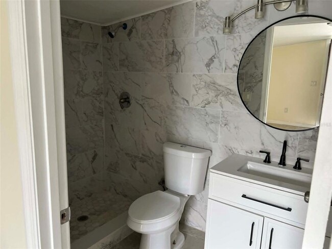 Building Photo - 682 Walkup Dr