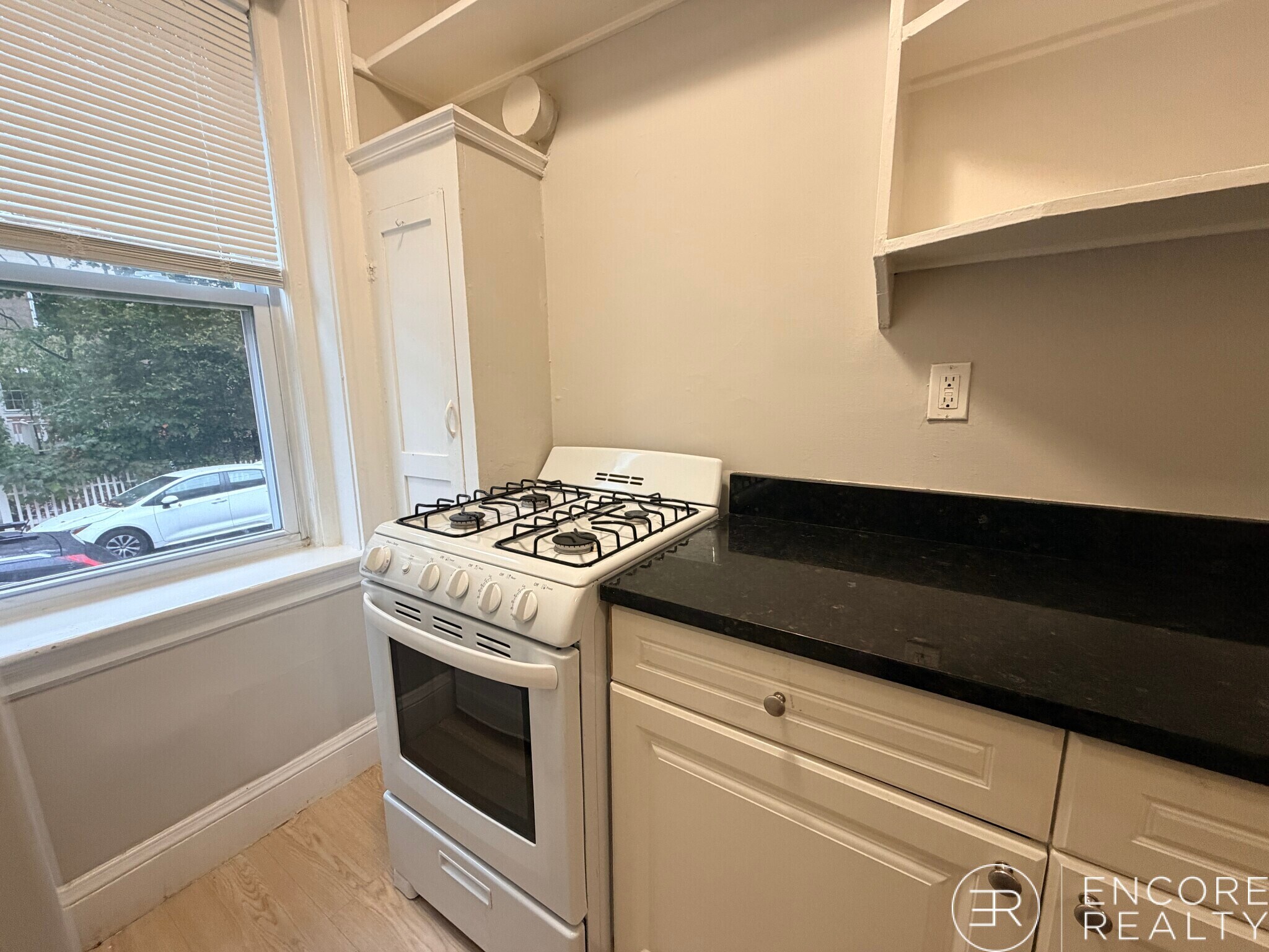 Building Photo - 1 Gray St