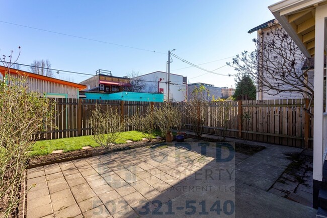 Building Photo - Charming 3 Bedroom Craftsman - Located nea...