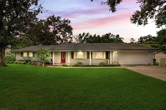 Building Photo - 715 Debra Lynne Dr