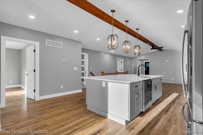 Building Photo - 1654 Giddings Rd