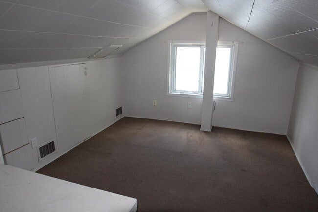 Building Photo - 760 Wordsworth St