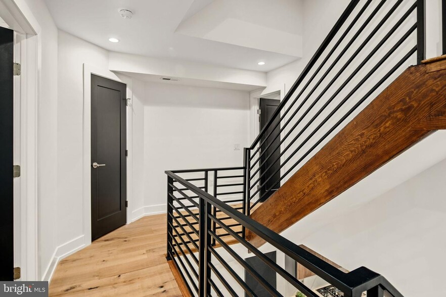 Building Photo - 2403 Grays Ferry Ave