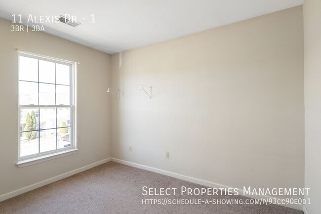 Building Photo - 11 Alexis Dr