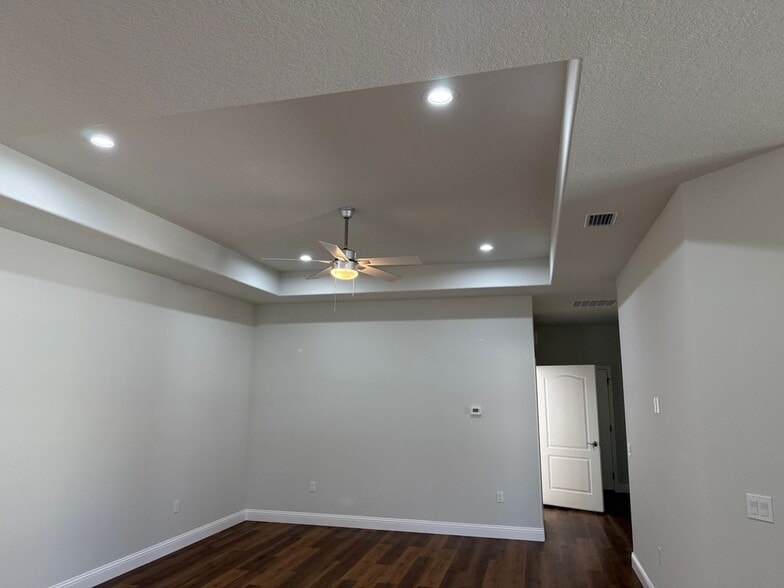 Building Photo - 9 Ullemay Ct