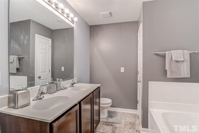 Building Photo - Fantastic 3 Story Townhome in East Raleigh...