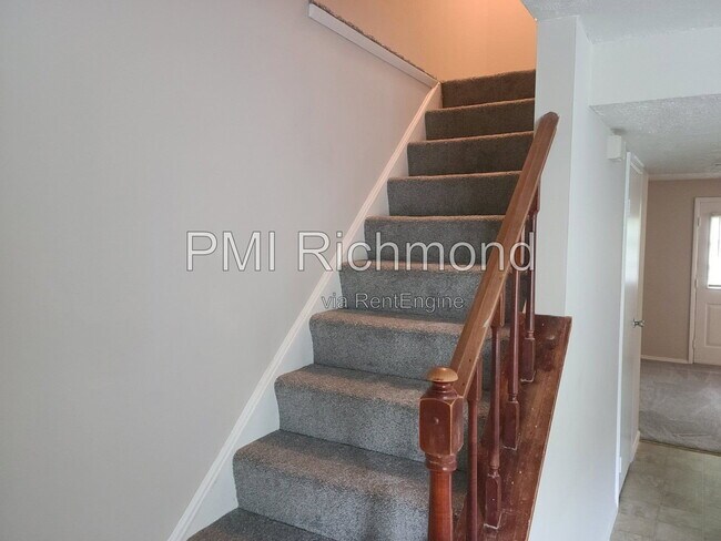 Building Photo - 9623 Greenmeadow Cir