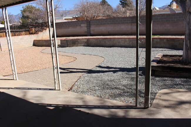 Building Photo - 3508 Piermont Dr NE