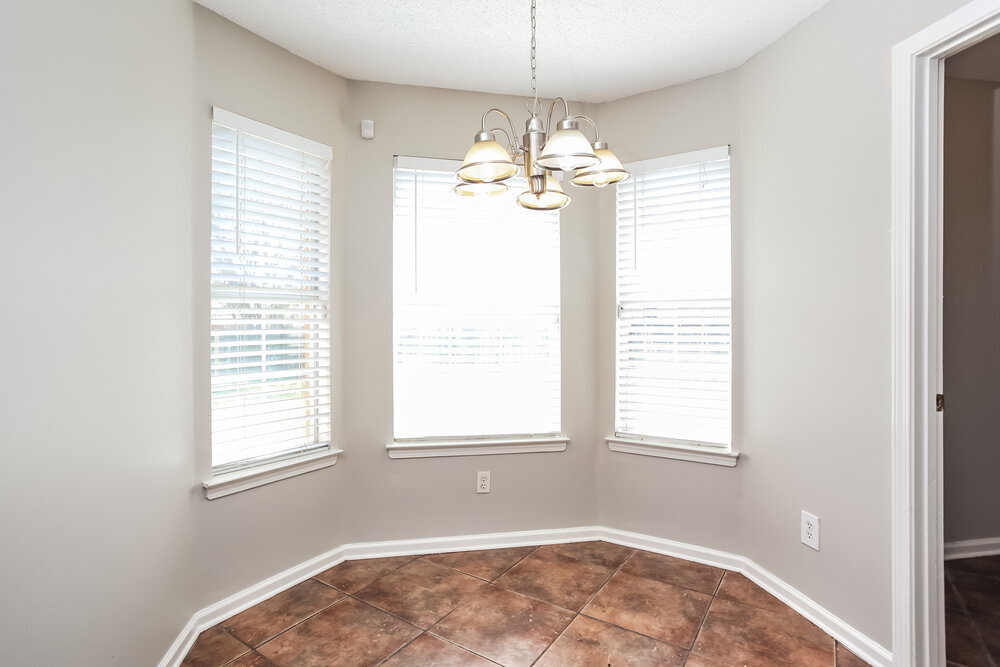 Building Photo - 1301 Custer Dr E