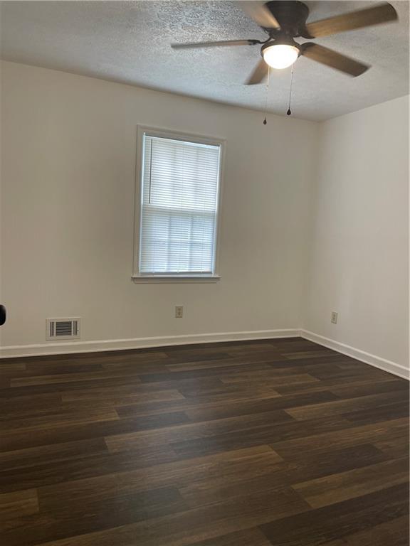 Building Photo - 290 Carmon Dr