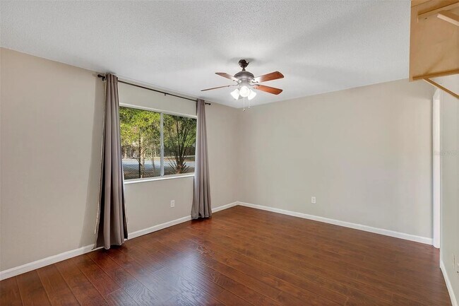 Building Photo - Hawthorne Reserve Condo