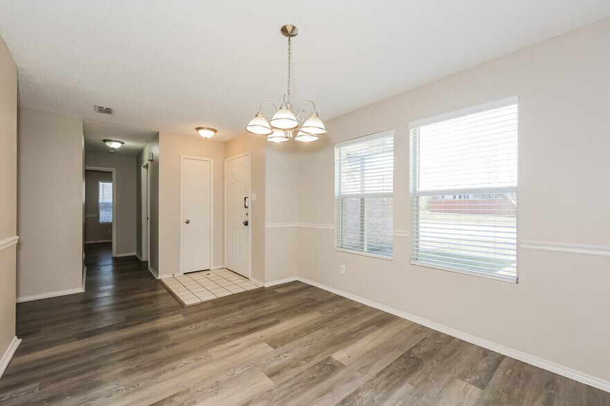 Building Photo - 8757 Garden Springs Dr