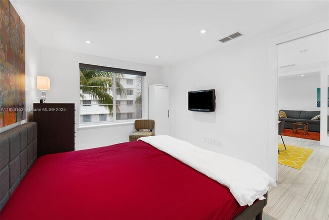 Building Photo - 1460 Ocean Dr