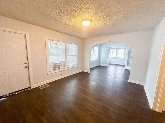 Building Photo - 136 W 37th St