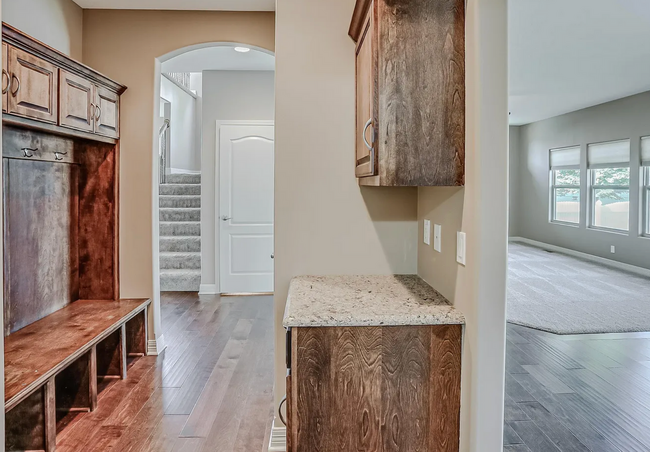 Building Photo - 5 Bedroom in Falcon Ridge!!