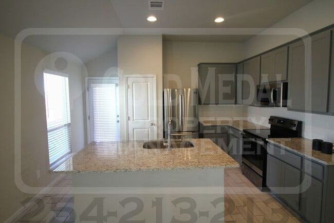 Building Photo - 335 Black Opal Dr