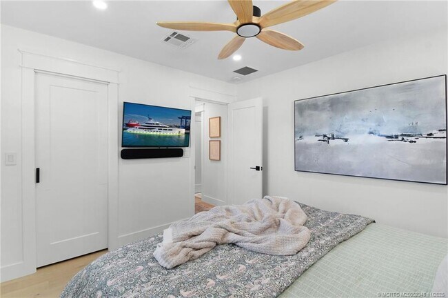 Building Photo - 1425 SW Egret Way