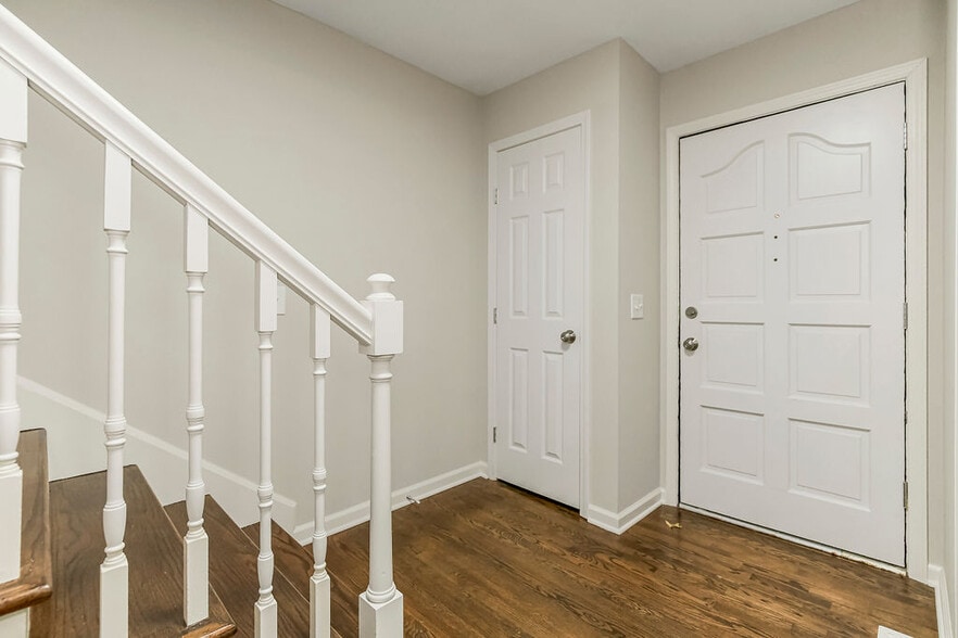 Building Photo - 9859 Connell Dr