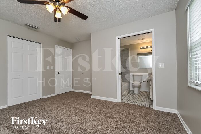 Building Photo - 6229 Florida Cir N