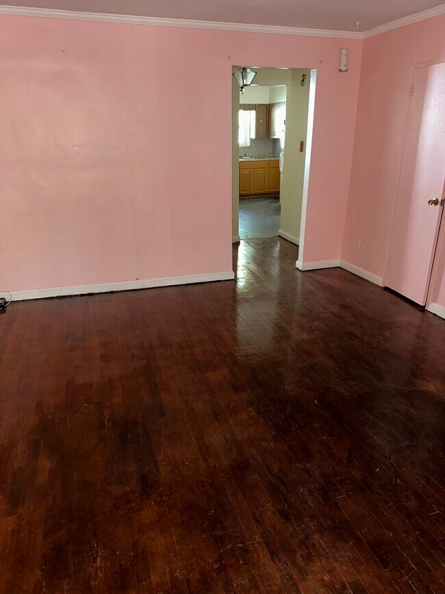 Building Photo - 1647 E 94th St