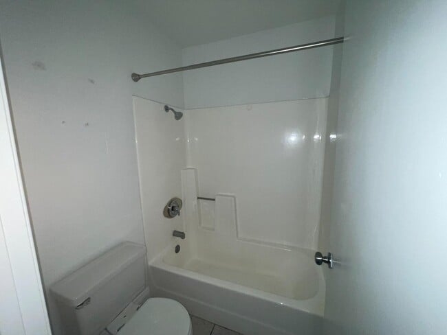 Building Photo - 740 Eastshore Terrace