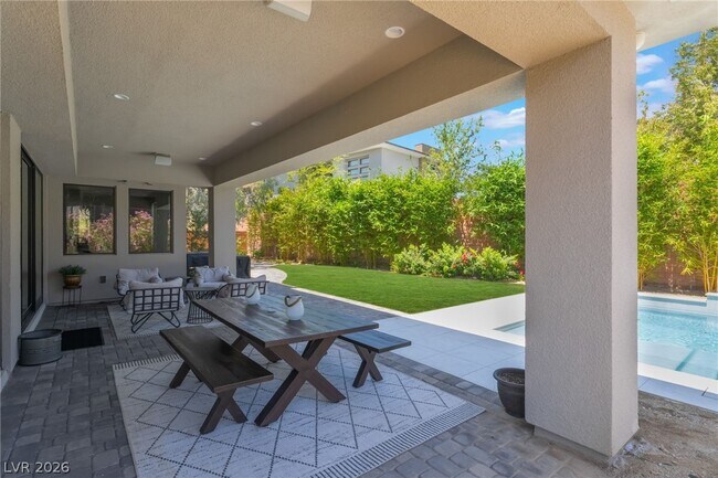 Building Photo - 2 Sugarberry Ln