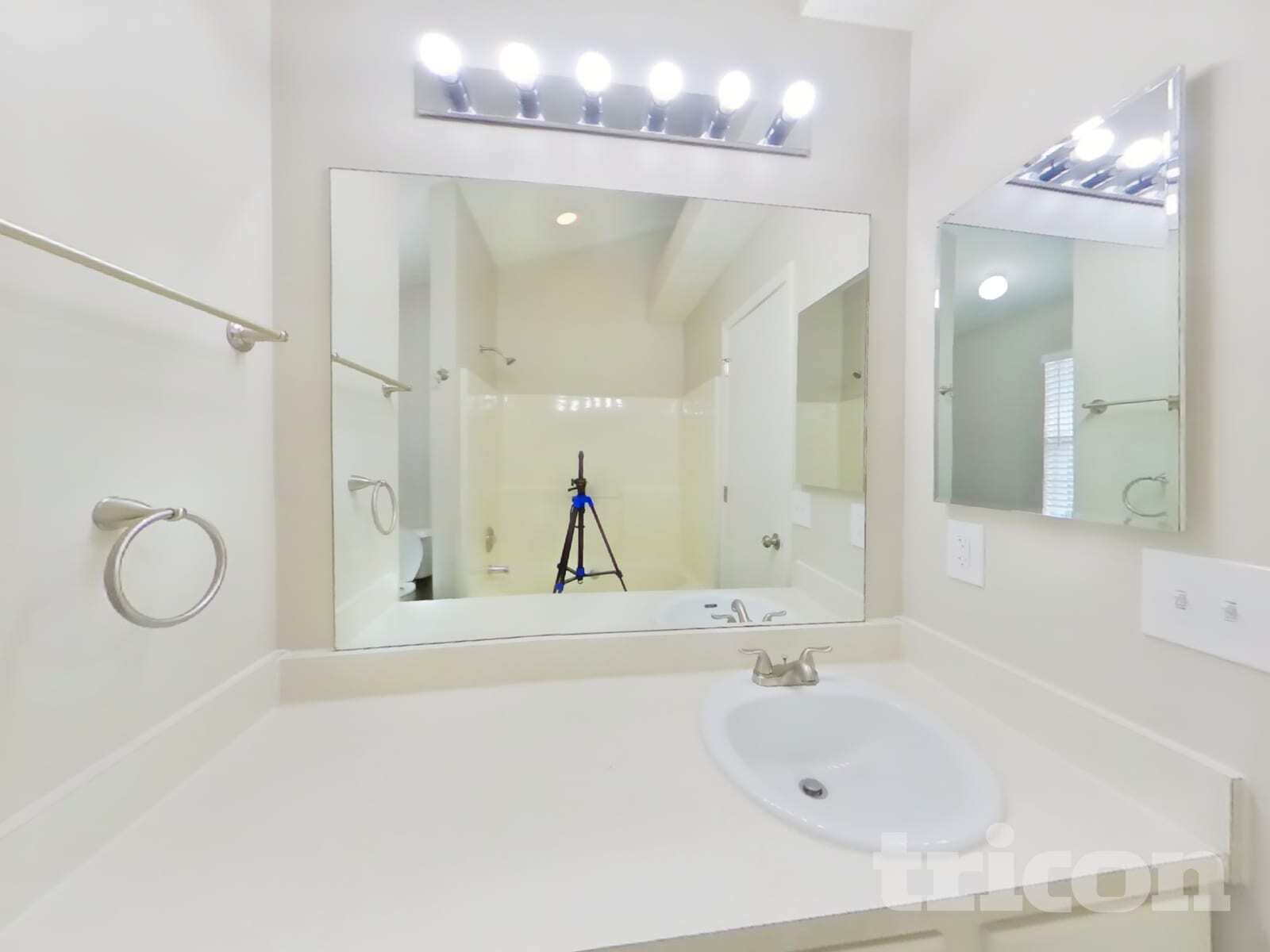 Building Photo - 716 Sweetwater Cir