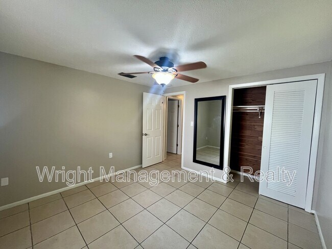 Building Photo - 5033 Farley Dr