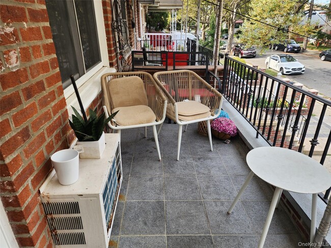 Building Photo - 1348 E 99th St