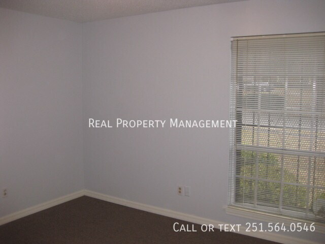Building Photo - 1505 Deerwood Dr E