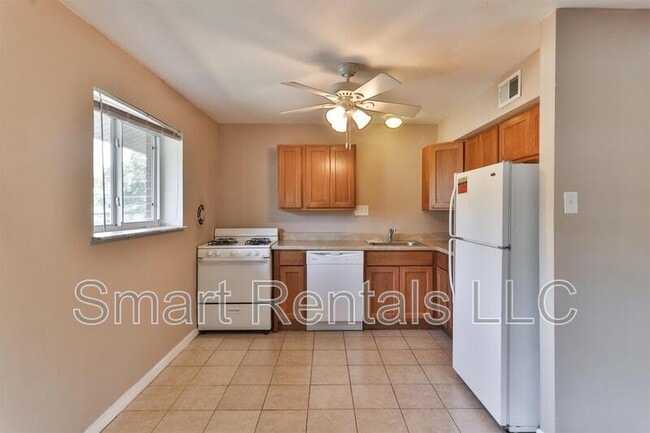 Building Photo - 471 S Holmes Ave