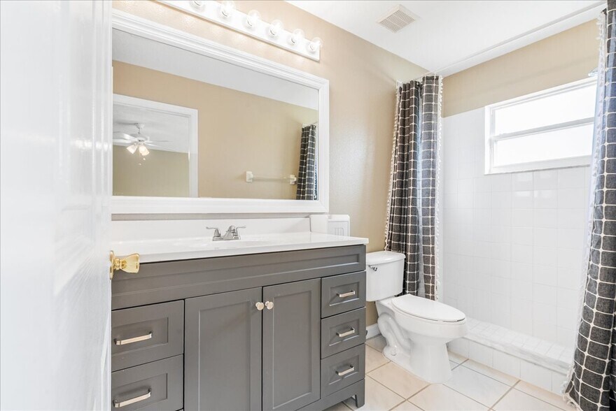 Building Photo - 233 Southbridge Cir