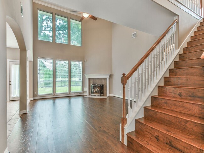 Building Photo - FORE Bedrooms in Del Lago!