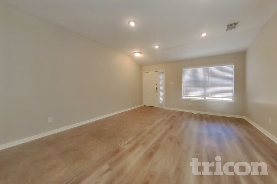 Building Photo - 7711 Sapulpa Ln
