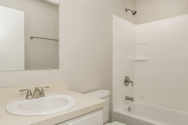 Building Photo - 2102 Thames Rd SE