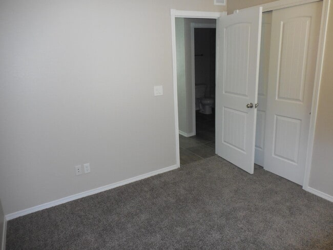 Building Photo - 963 Aircoupe Way