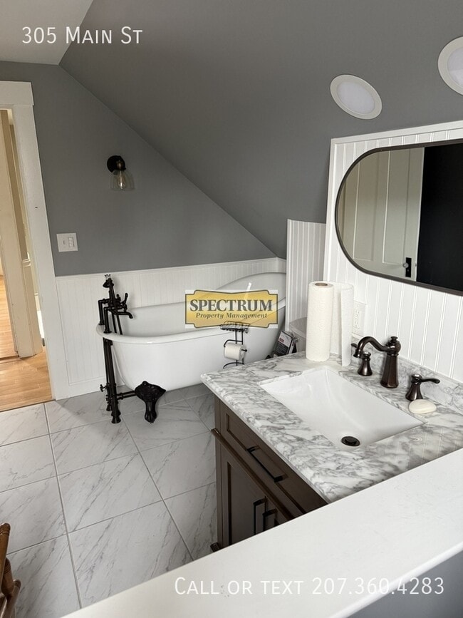 Building Photo - 305 Upper Main St