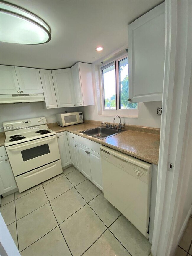 Building Photo - 7505 SW 82nd St