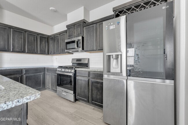 Building Photo - 12260 Desert Wolf Ave