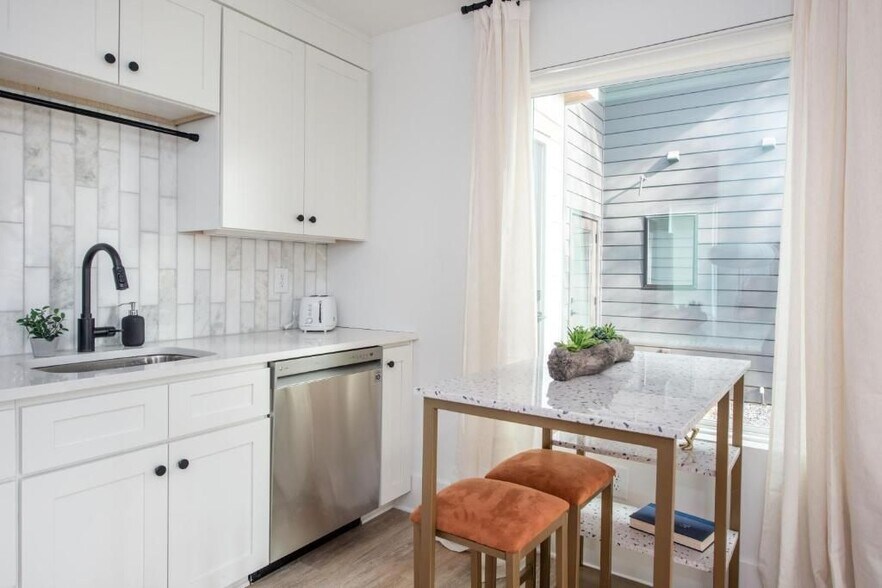 Building Photo - 542 Boulevard NE